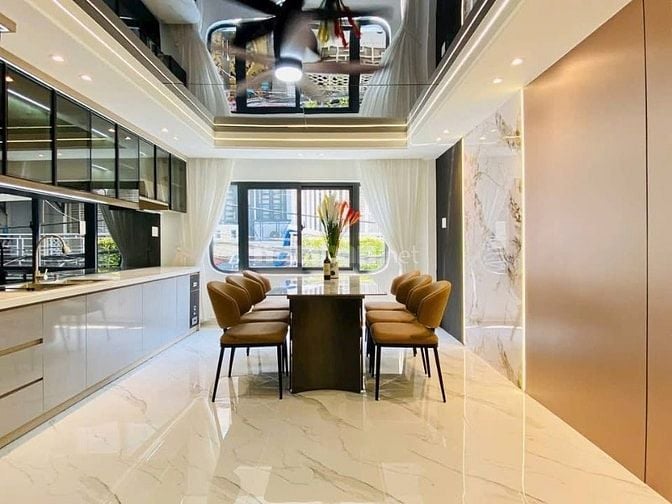 Đi nước ngoài định cư bán gấp nhà ở đường Nguyễn Tri Phương, phường 8,
