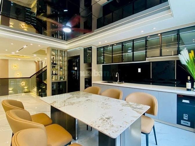 Đi nước ngoài định cư bán gấp nhà ở đường Nguyễn Tri Phương, phường 8,