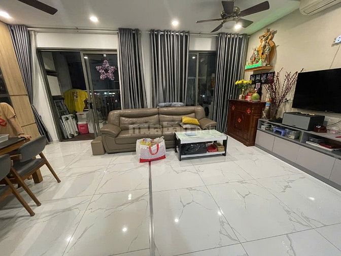 Bán căn hộ Wilton Tower, dt 92m2 3pn 2wc , tầng cao, hướng ĐÔNG NAM