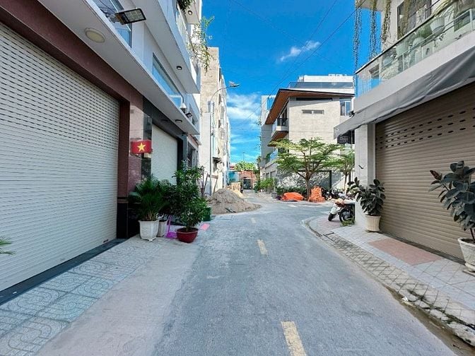Nhà phố Tây Tứ Trạch ngay ngã tư bốn xã, giáp Tân Phú. chỉ 5 đồng hơn