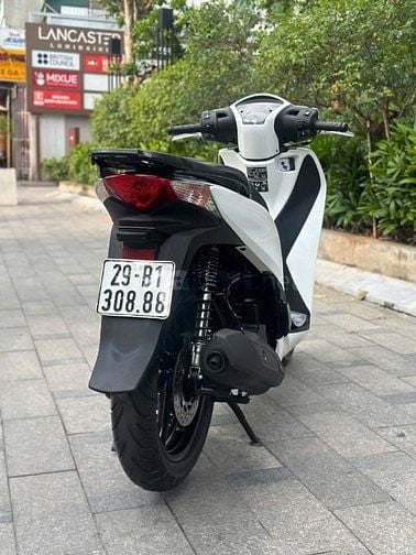 Siêu phẩm SH 150 CBS 2014 màu trắng cực đẹp- Biển Vip nhìn là mê.