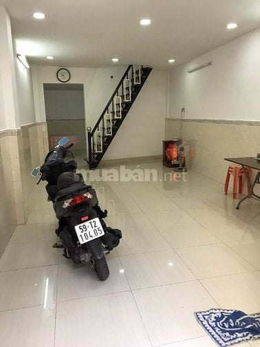 Cho thuê nhà nguyên căn hẻm 232/34 đường Võ Văn Kiệt, Quận 1.