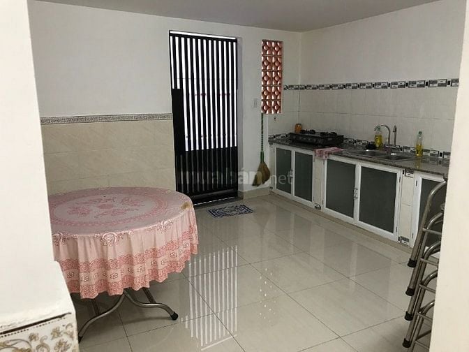 Cho thuê nhà nguyên căn hẻm 232/34 đường Võ Văn Kiệt, Quận 1.