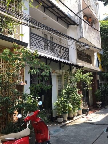 Cho thuê nhà nguyên căn hẻm 232/34 đường Võ Văn Kiệt, Quận 1.
