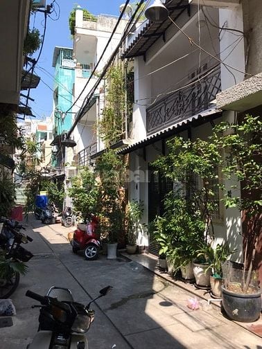 Cho thuê nhà nguyên căn hẻm 232/34 đường Võ Văn Kiệt, Quận 1.