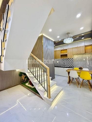 HÀNG HÓT PHÚ NHUẬN GẦN COOPMART- Đ. THÍCH QUẢNG ĐỨC GIÁ 3 TỶ 550/50M2