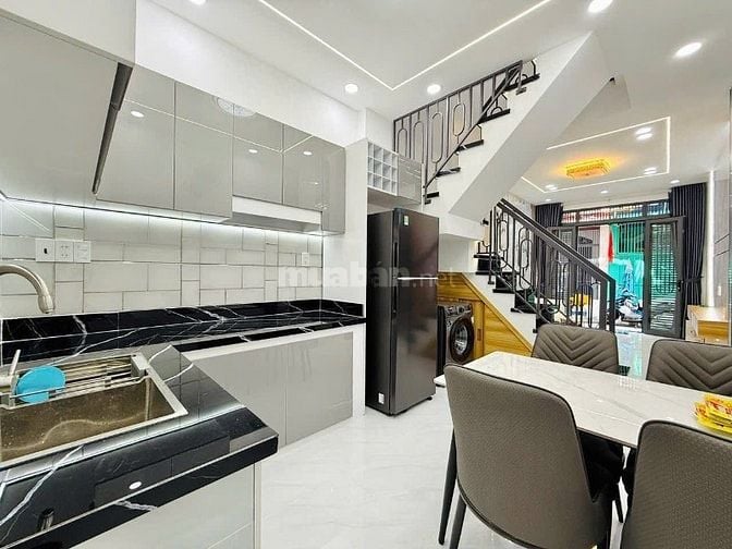 Bán nhà cách đại học Văn Hiến 2p đường Ngô Bệ, Tân Bình 38m2 1tỷ880 
