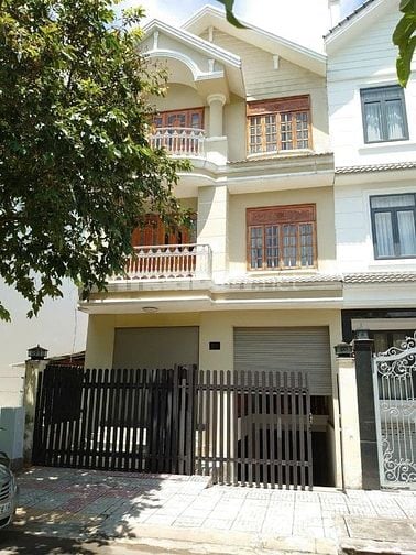 Cho thuê biệt thự Sadeco Ven Sông Tân Phong quận 7 giá 35 triệu