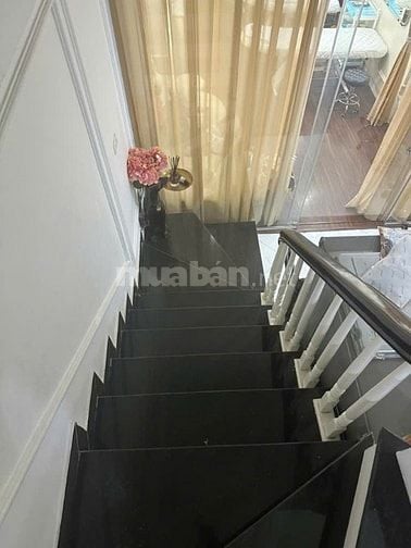 NHÀ ĐẸP THOÁNG, GẦN PHỐ, FULL CÔNG NĂNG, 5 PHÒNG NGỦ ĐỦ TIỆN ÍCH