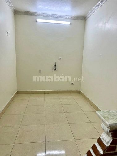 NHÀ DÂN XÂY 5.5 TẦNG - NGÕ THÔNG GIÁ CHỈ HƠN 3 TỶ XIU TRÂN KHAT CHÂN