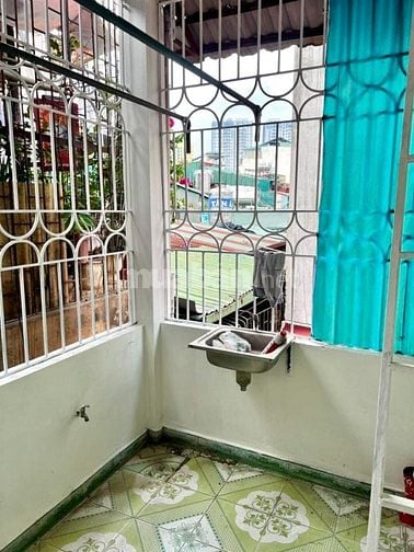 NHÀ DÂN XÂY 5.5 TẦNG - NGÕ THÔNG GIÁ CHỈ HƠN 3 TỶ XIU TRÂN KHAT CHÂN
