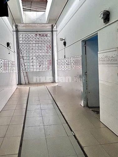 Dãy trọ 3 lầu MT đường 05 Q12 Bus tránh nhau, dòng tiền 900tr/năm PCCC