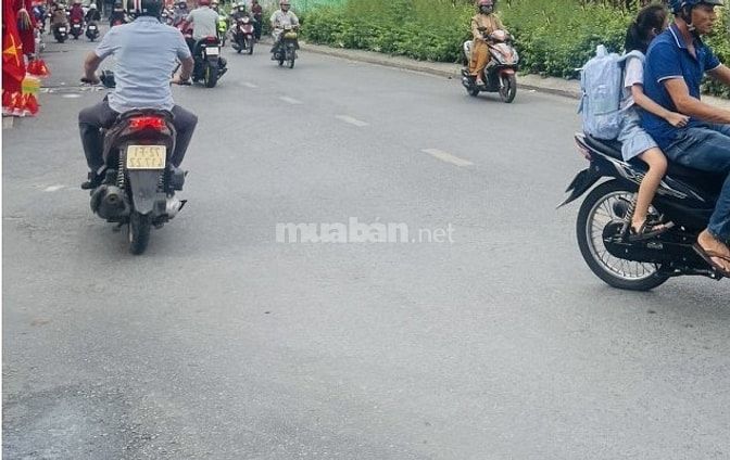 Dãy trọ 3 lầu MT đường 05 Q12 Bus tránh nhau, dòng tiền 900tr/năm PCCC