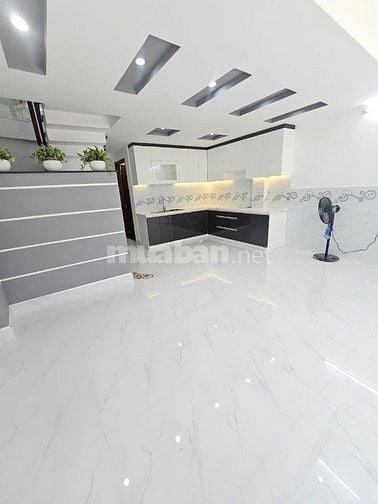 Bàn nhà phường 16, Gò Vấp, sát bên trường học