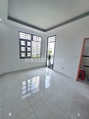 Bàn nhà phường 16, Gò Vấp, sát bên trường học