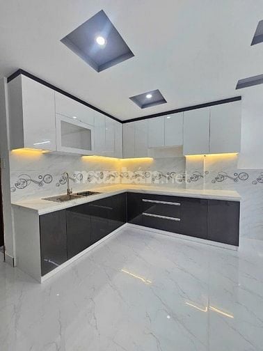 Bàn nhà phường 16, Gò Vấp, sát bên trường học