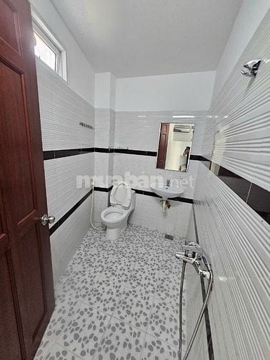 Bàn nhà phường 16, Gò Vấp, sát bên trường học