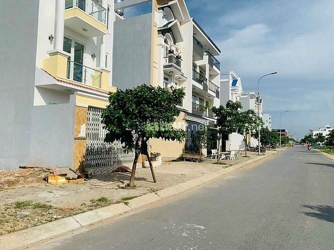 5x28 trung tâm Huyện, khu đông dân tiện vào nội thành, ngay VINHOMES