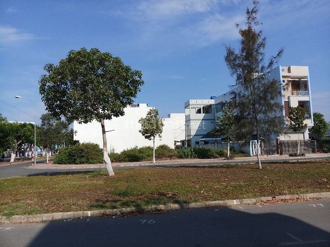 5x28 trung tâm Huyện, khu đông dân tiện vào nội thành, ngay VINHOMES