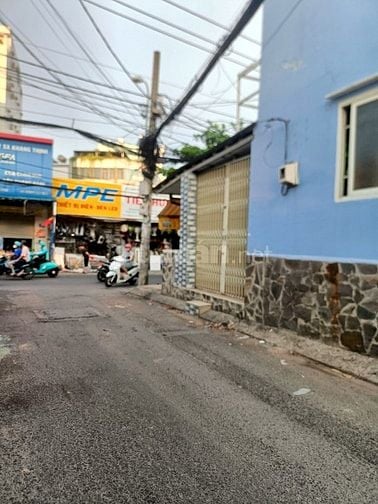 Nhà lô góc-ngã tư bốn xã B.Tân hẻm xe tải thông q6 và T.Phú giáp T.Lửa