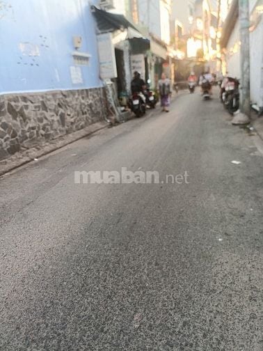 Nhà lô góc-ngã tư bốn xã B.Tân hẻm xe tải thông q6 và T.Phú giáp T.Lửa