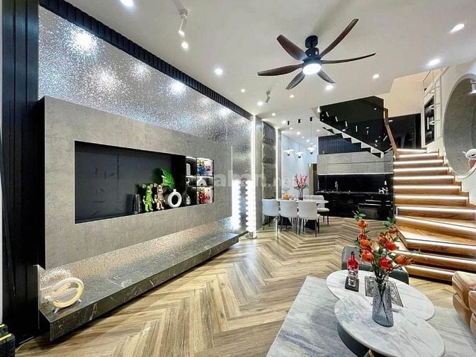 Chỉ 4tỷ2 sở hữu nhà Vườn Chuối, Q3 DT 65,8m2 - 4PN. Full nội thất