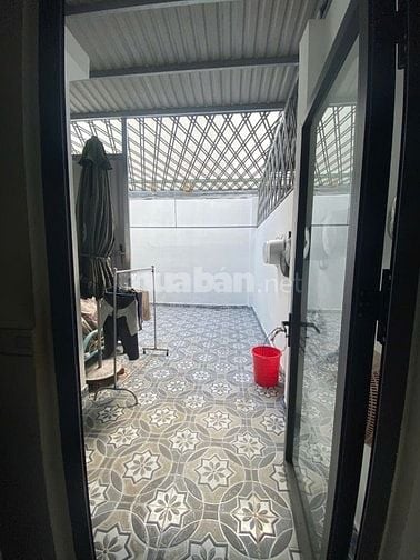 Bán nhà khu vực yên tĩnh, dân cư đông 