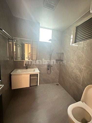 BÁN NHÀ NGỌC LÂM 8 TẦNG – NGÕ RỘNG 10M, THANG MÁY, NỘI THẤT CAO CẤP – 