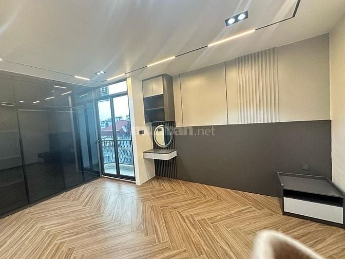 BÁN NHÀ NGỌC LÂM 8 TẦNG – NGÕ RỘNG 10M, THANG MÁY, NỘI THẤT CAO CẤP – 