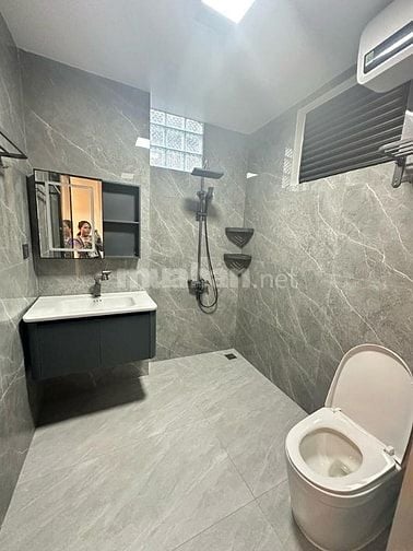 BÁN NHÀ NGỌC LÂM 8 TẦNG – NGÕ RỘNG 10M, THANG MÁY, NỘI THẤT CAO CẤP – 