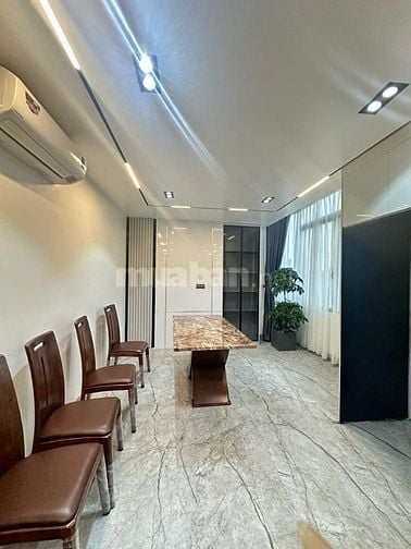BÁN NHÀ NGỌC LÂM 8 TẦNG – NGÕ RỘNG 10M, THANG MÁY, NỘI THẤT CAO CẤP – 