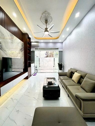 Nhà 3,5 tầng xây độc Lập, full nội thất, cách đường Hồ Sen 30 m 