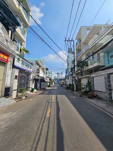 Bán nhà mặt tiền 18 Lê Văn Quới gần chợ đông đúc kinh doanh mua bán 