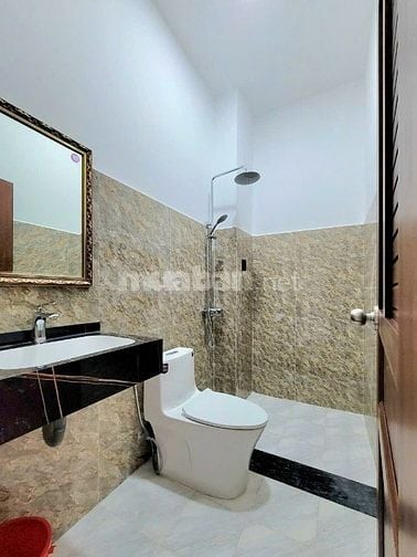 Cần bán gấp nhà 60m2 giá 3tỷ550 triệu đường Nguyễn Xí quận Bình Thạnh