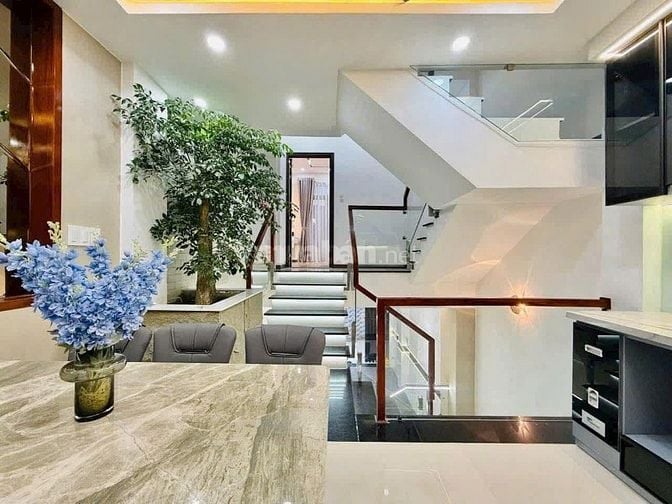 Nhà 55m² đường 3/2 gần BV Bình Dân. Xây 1 trệt 3 lầu, giá 3,1 tỷ. SHR