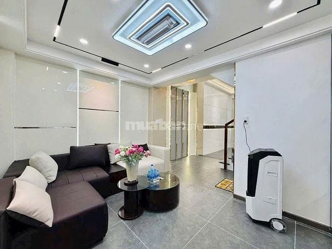 Nhà 55m² đường 3/2 gần BV Bình Dân. Xây 1 trệt 3 lầu, giá 3,1 tỷ. SHR
