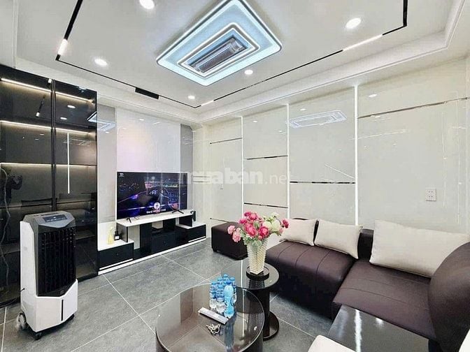 Nhà 55m² đường 3/2 gần BV Bình Dân. Xây 1 trệt 3 lầu, giá 3,1 tỷ. SHR