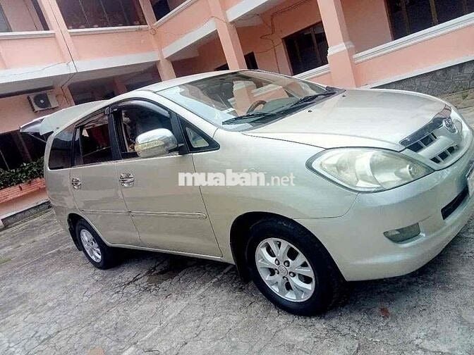 Toyota Innova 2006 G - 100000 km