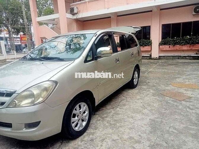 Toyota Innova 2006 G - 100000 km