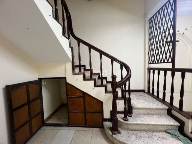 Nhà 2T cũ vị trí đẹp phố Lý Nam Đế oto đỗ dt 50m mt 4,8m sát mặt phố