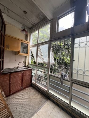 Nhà 2T cũ vị trí đẹp phố Lý Nam Đế oto đỗ dt 50m mt 4,8m sát mặt phố