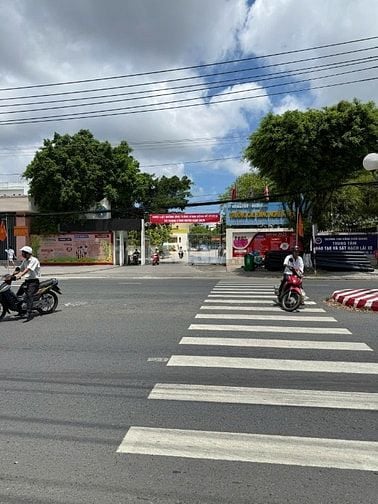 Cho thuê nhà mặt tiền 733 Nguyễn Trung Trực, Rạch Giá, kinh doanh, ở