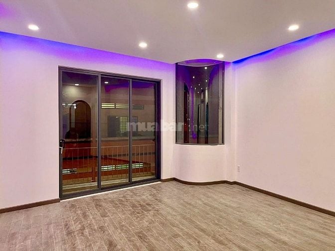 NHÀ ĐẸP 4 LẦU HẺM 7M CHỈ CÁCH MT HẬU GIANG 20M