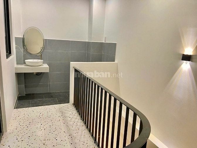 NHÀ ĐẸP 4 LẦU HẺM 7M CHỈ CÁCH MT HẬU GIANG 20M
