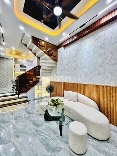 Bán gấp nhà đường Đào Duy Từ, Phú Nhuận. Cách chợ Phú Nhuận 50m