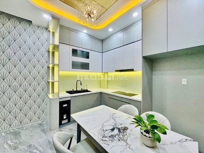 Bán gấp nhà đường Đào Duy Từ, Phú Nhuận. Cách chợ Phú Nhuận 50m