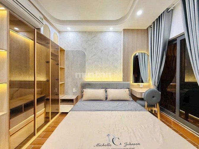 Bán gấp nhà đường Đào Duy Từ, Phú Nhuận. Cách chợ Phú Nhuận 50m
