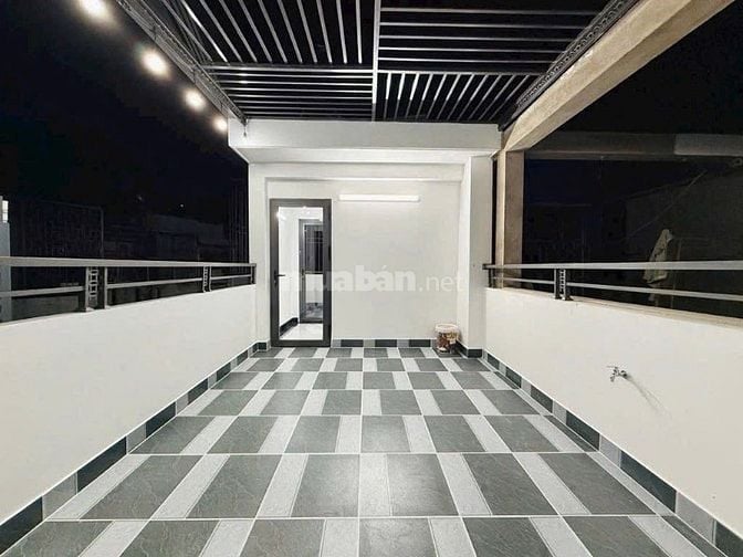 Bán gấp nhà đường Đào Duy Từ, Phú Nhuận. Cách chợ Phú Nhuận 50m