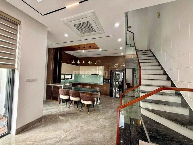 Nhà trung tâm đà nẵng.3 phút về biển mỷ khê, 3 phút ra cầu rồng,10 tỷ