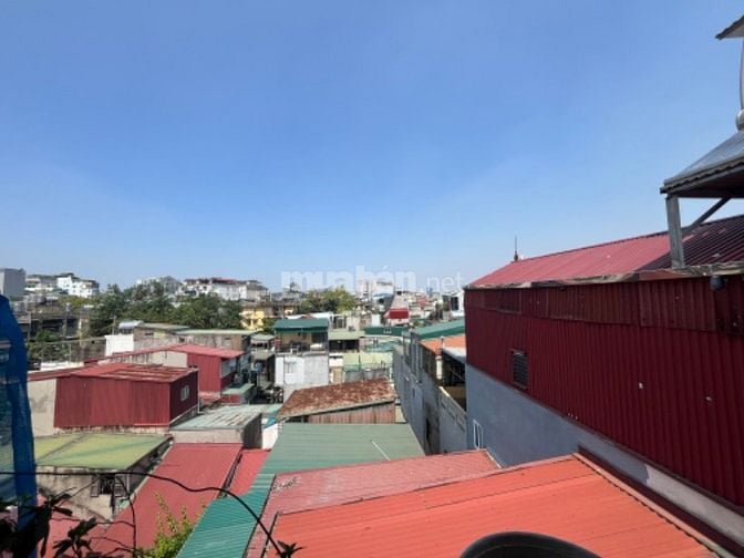 Nhà mặt phố, mặt tiền rộng, vỉa hè 2 bên, ô tô tránh dừng đỗ, bán hàng
